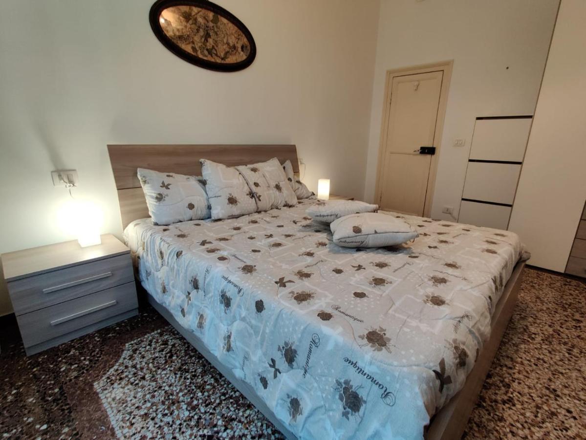 Wow Home - 175 Mq - Posteggio Privato - Davanti Porto Traghetti - Fino A 10 Posti Letto เจนัว ภายนอก รูปภาพ