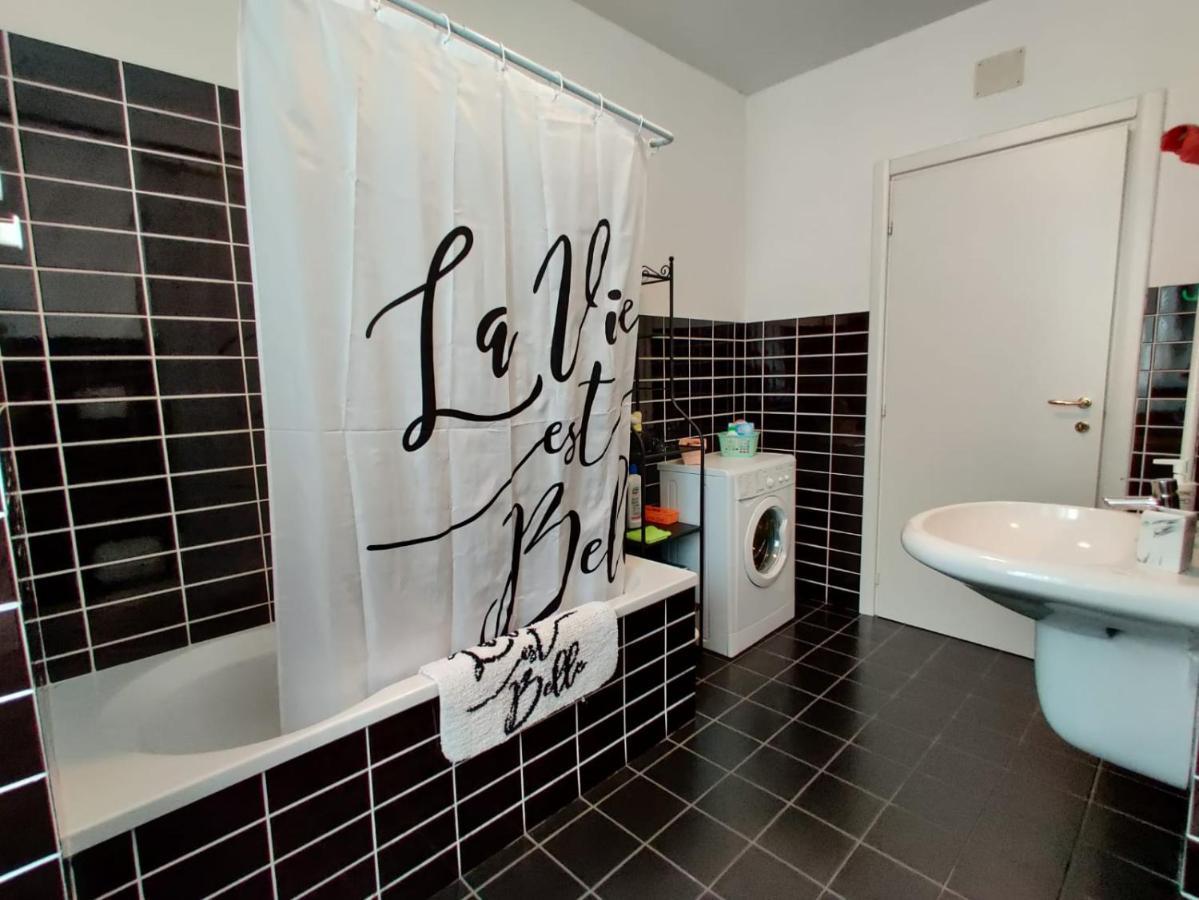 Wow Home - 175 Mq - Posteggio Privato - Davanti Porto Traghetti - Fino A 10 Posti Letto เจนัว ภายนอก รูปภาพ